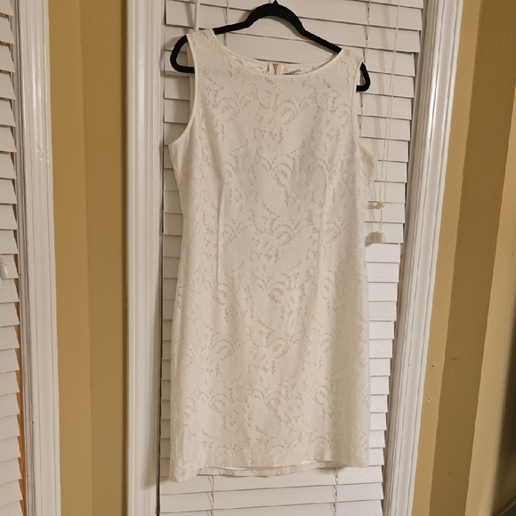 Tahari Dresses & Skirts - Tahari White Sheath Mini Dress Sleeveless Bateau